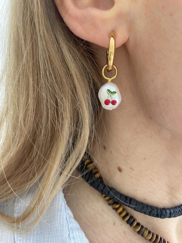 Mono hoop earring with Freshwater Pearl pendant . 3 options